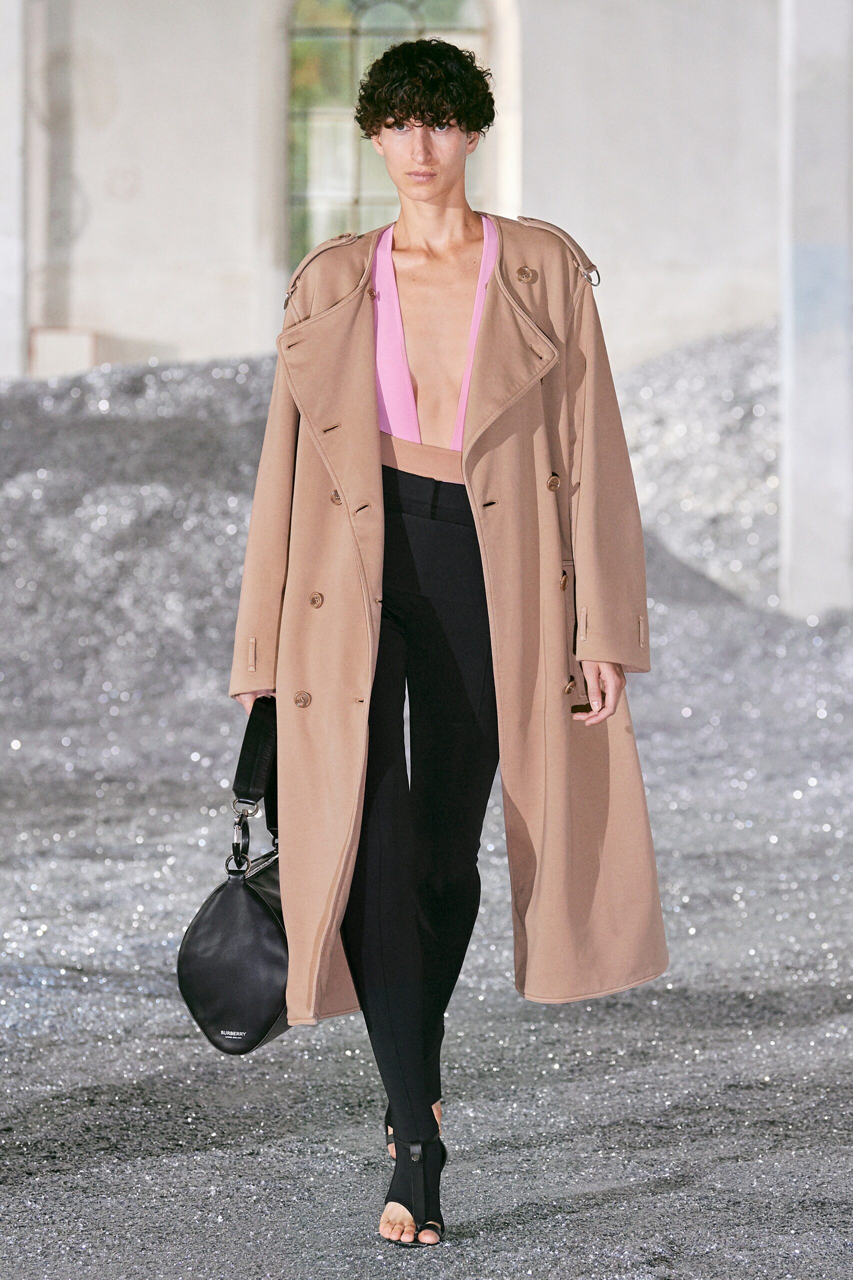 Burberry S/S 22 Look 355