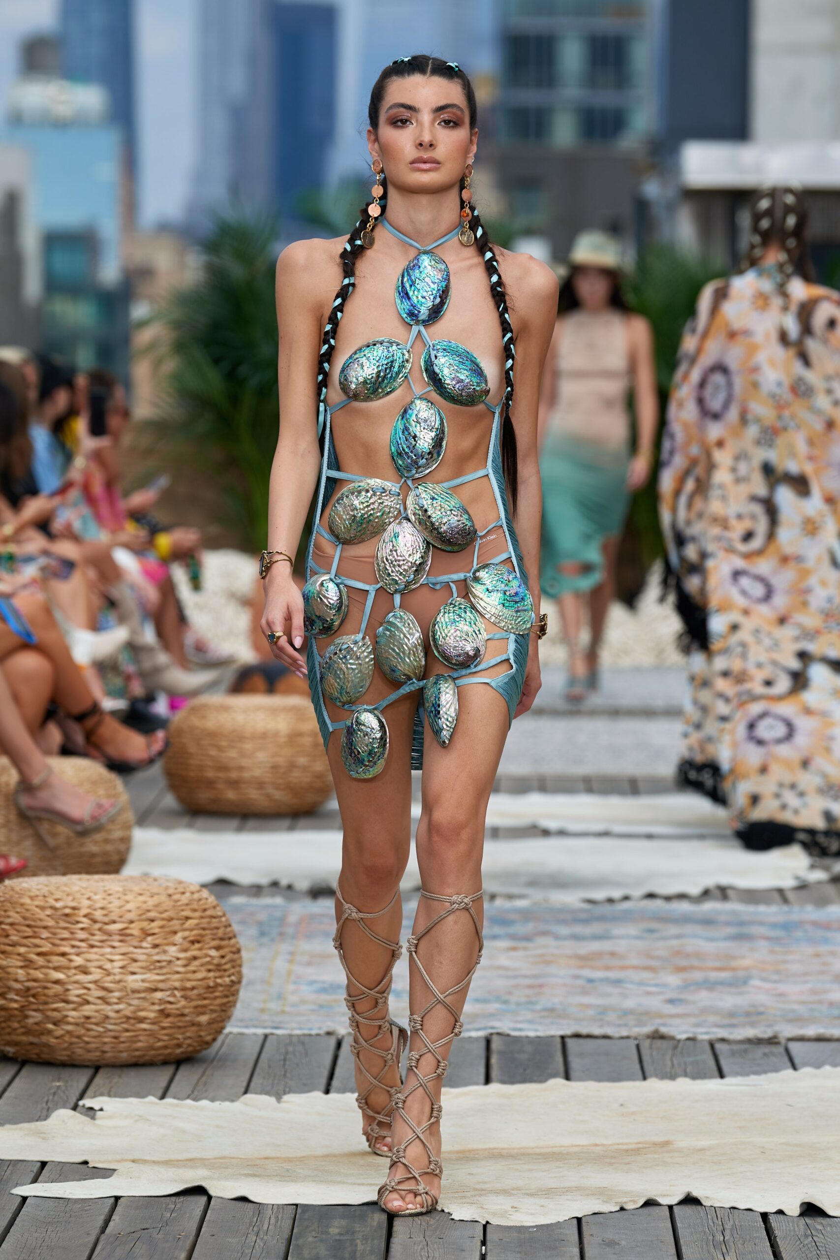 Bronx and Banco S/S 22 Look 395
