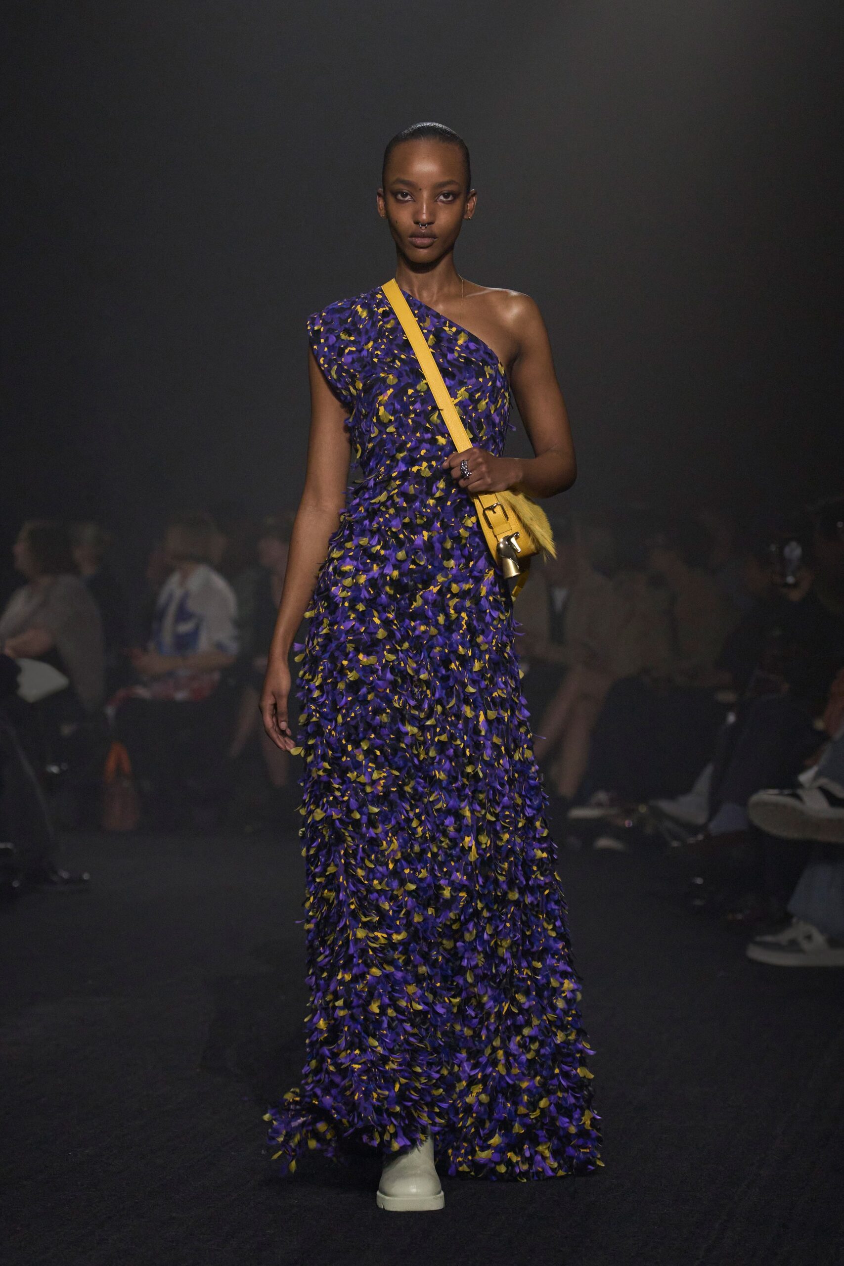 Burberry F/W 23 Look 384