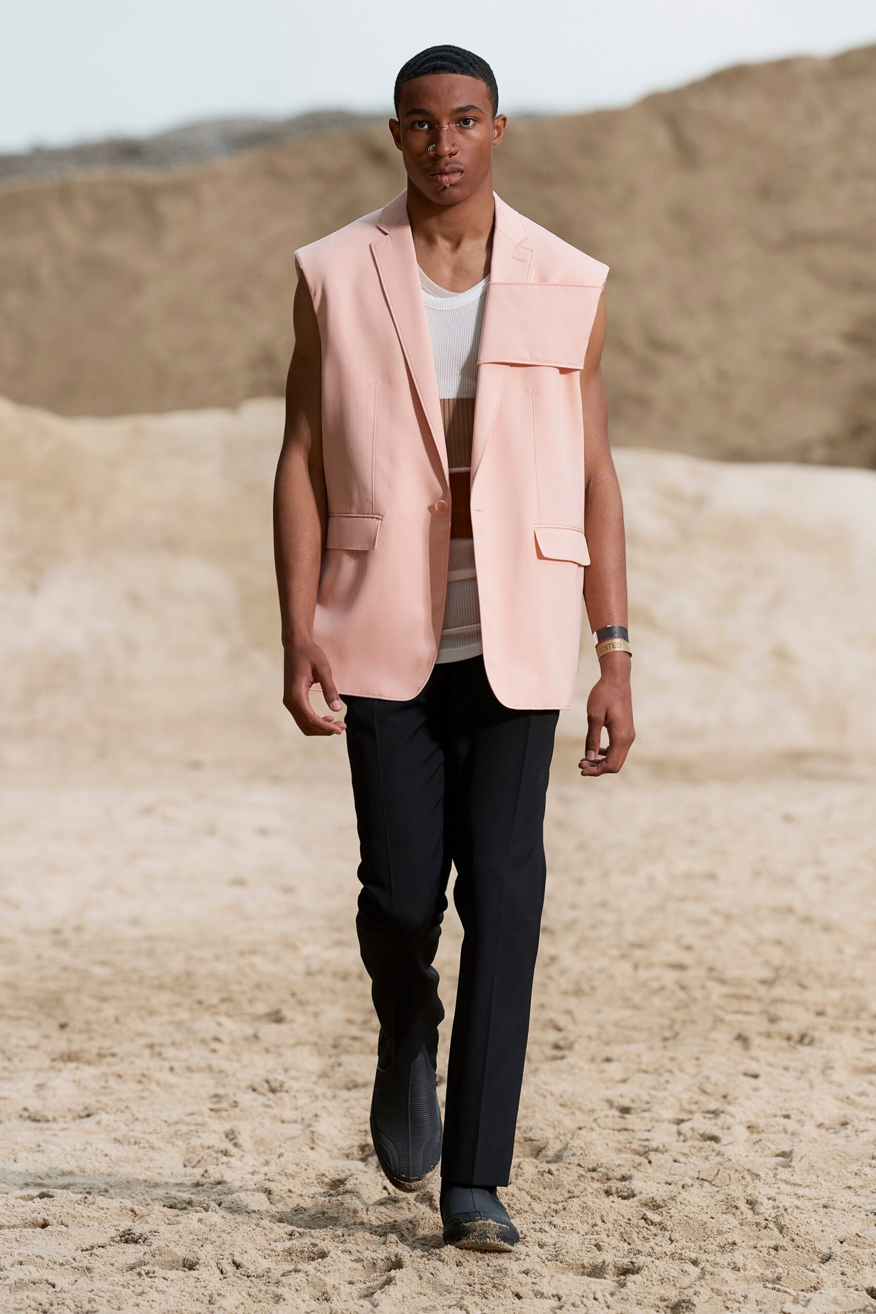 Burberry S/S 22 Menswear Look 396