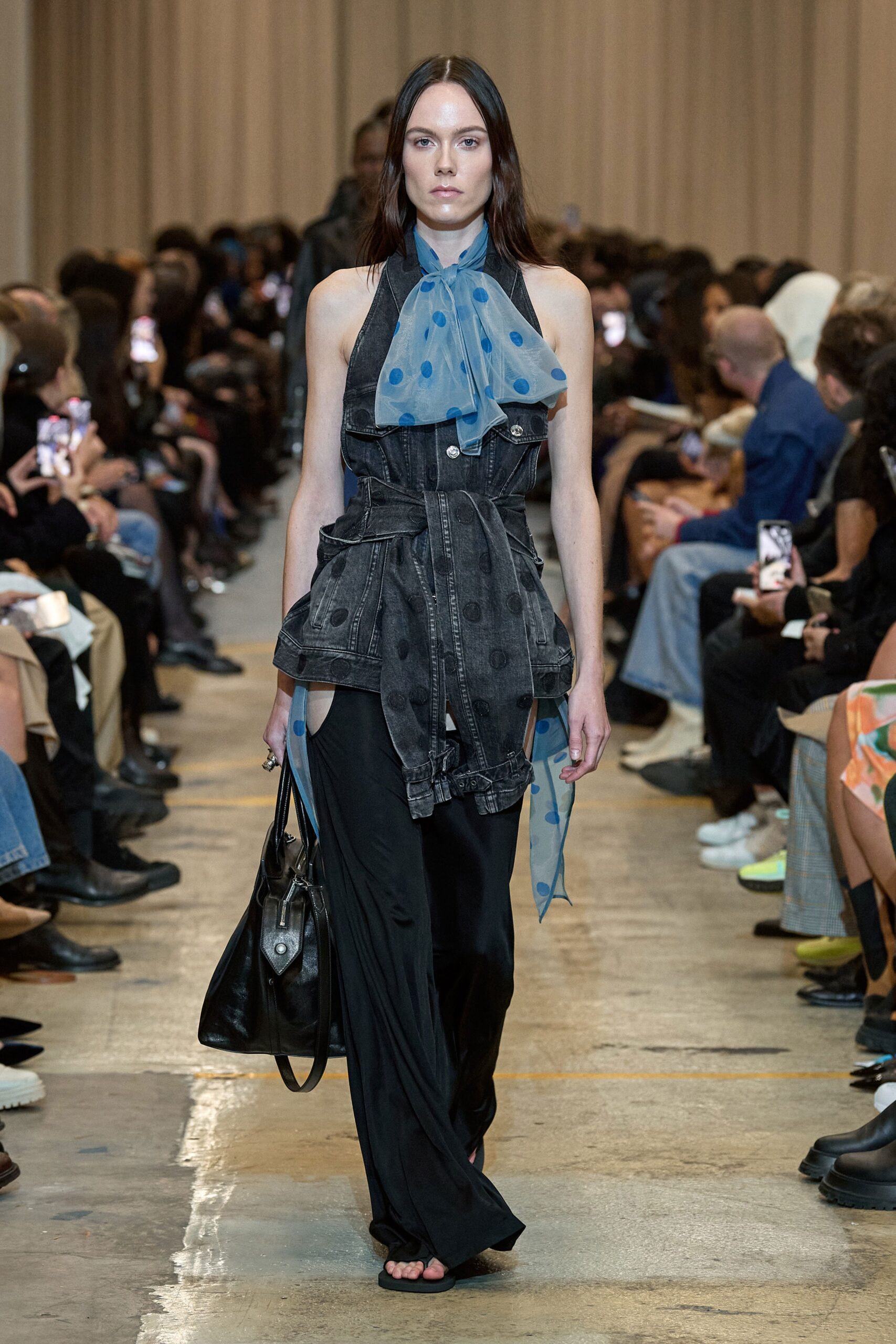 Burberry S/S 23 Look 389