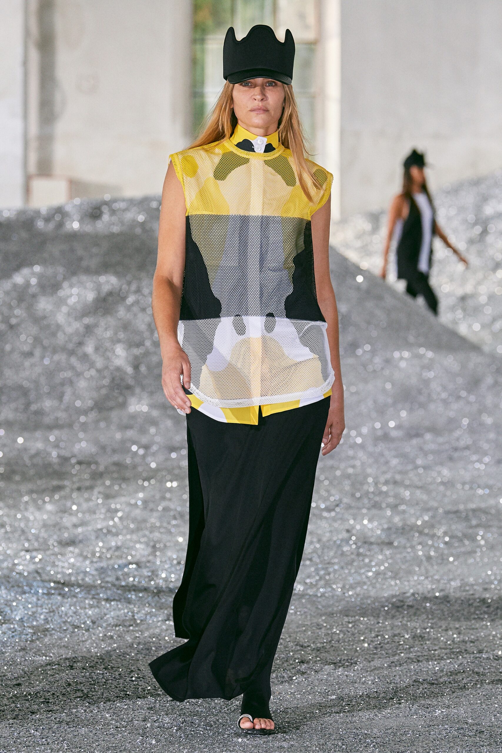 Burberry S/S 22 Look 422