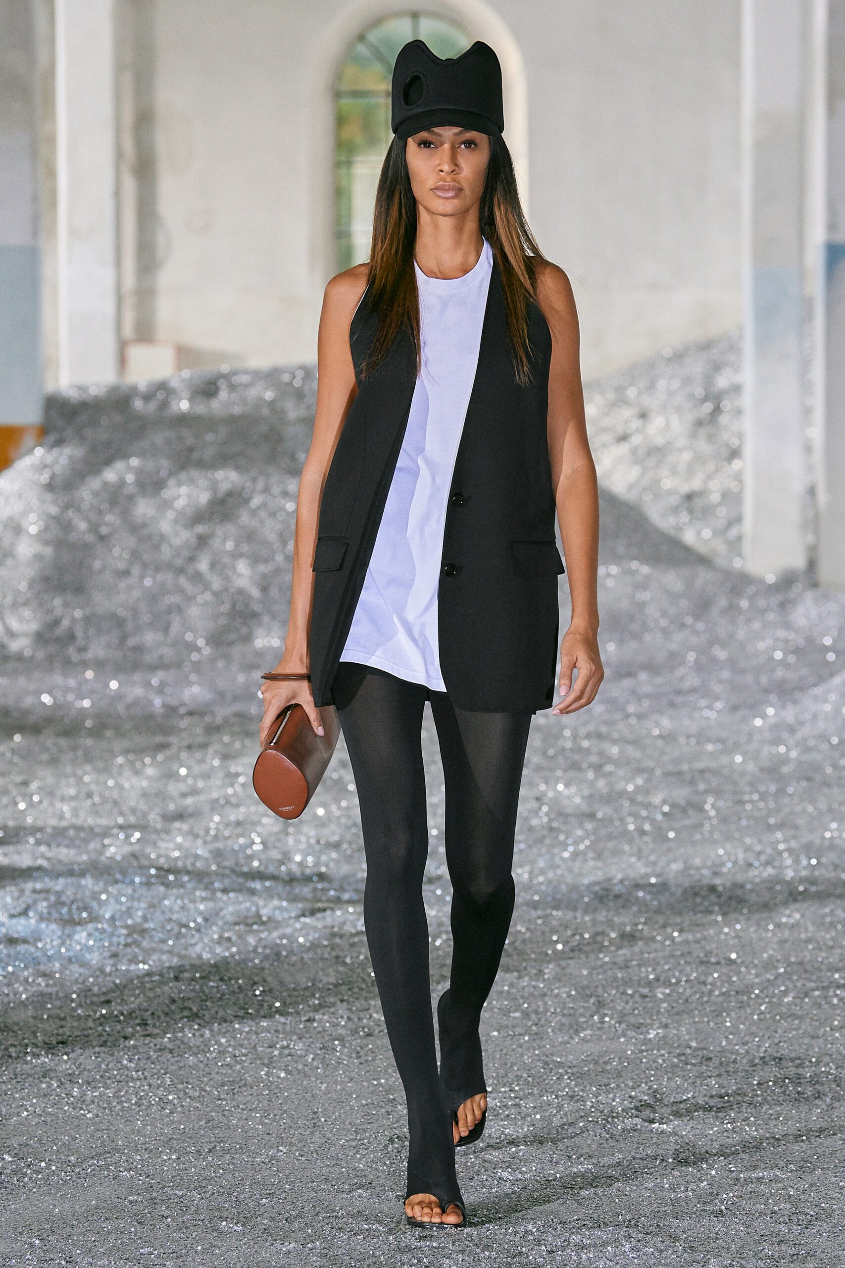 Burberry S/S 22 Look 437