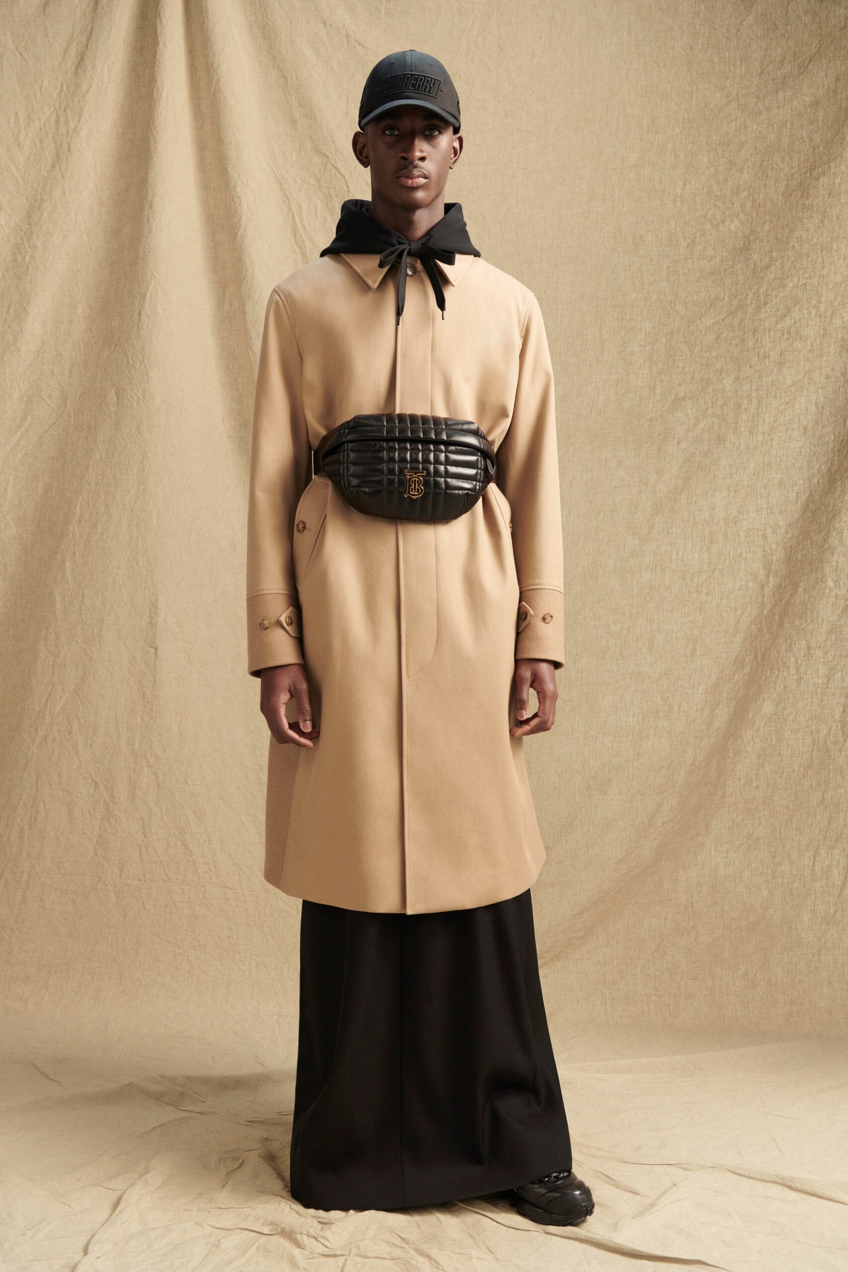 Burberry F/W 22 Look 463