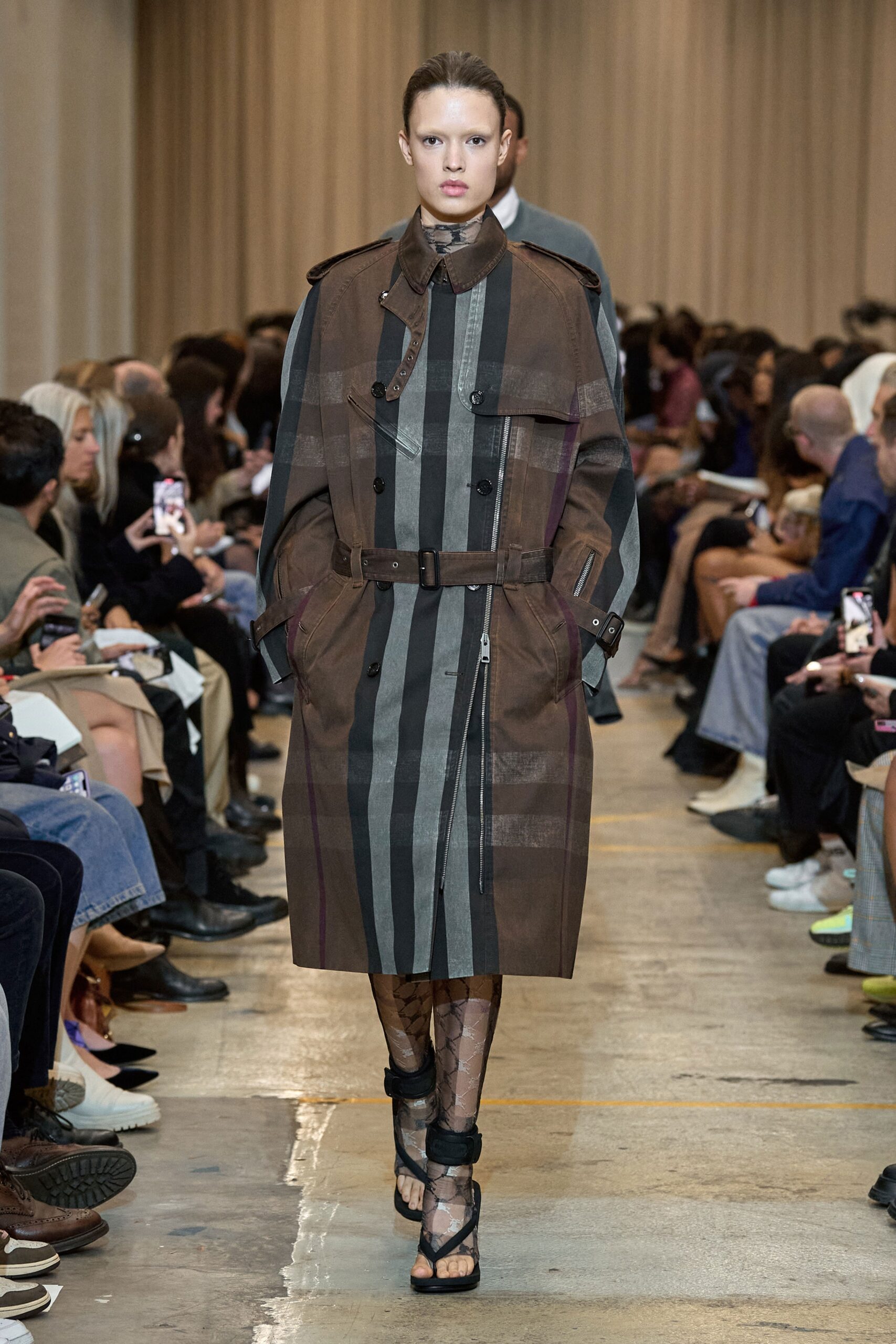 Burberry S/S 23 Look 427