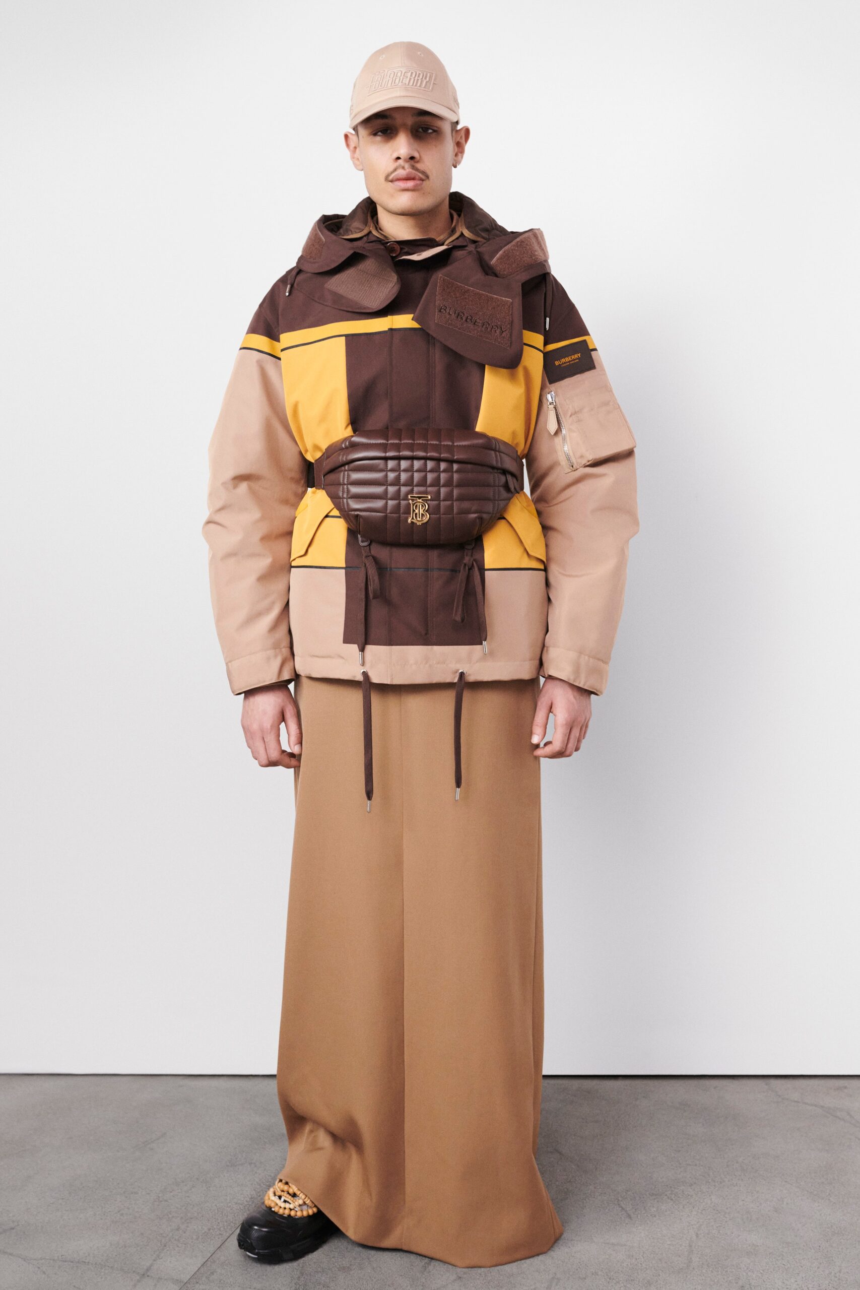 Burberry F/W 22 Look 482