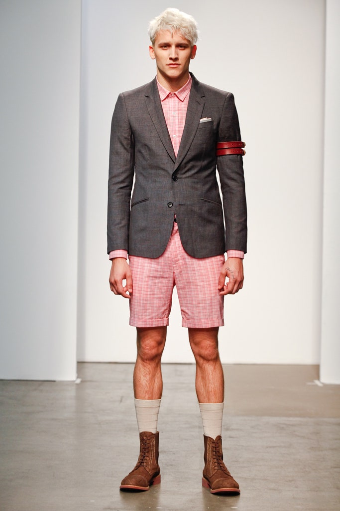 gray tailored single-breasted blazer