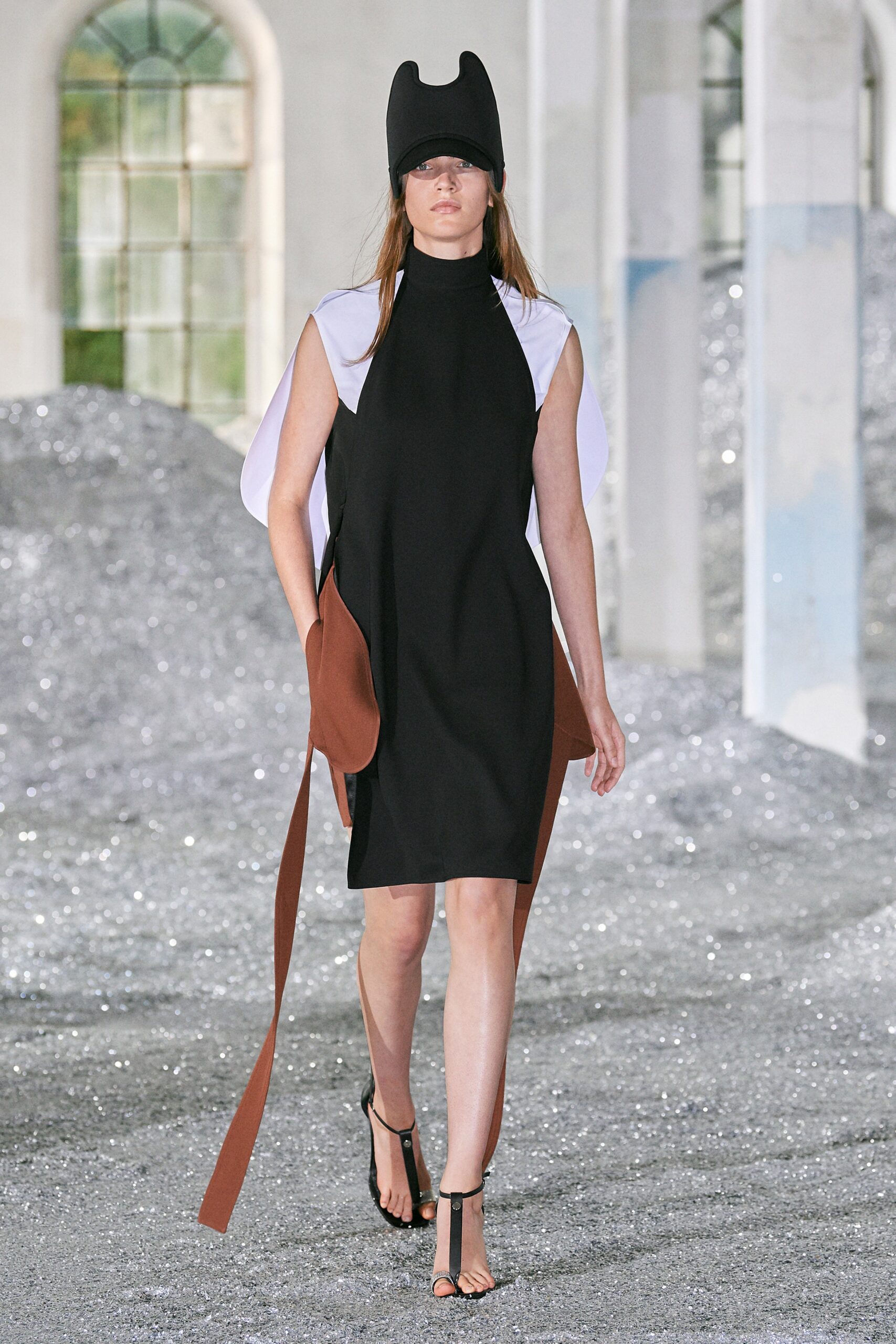 Burberry S/S 22 Look 477