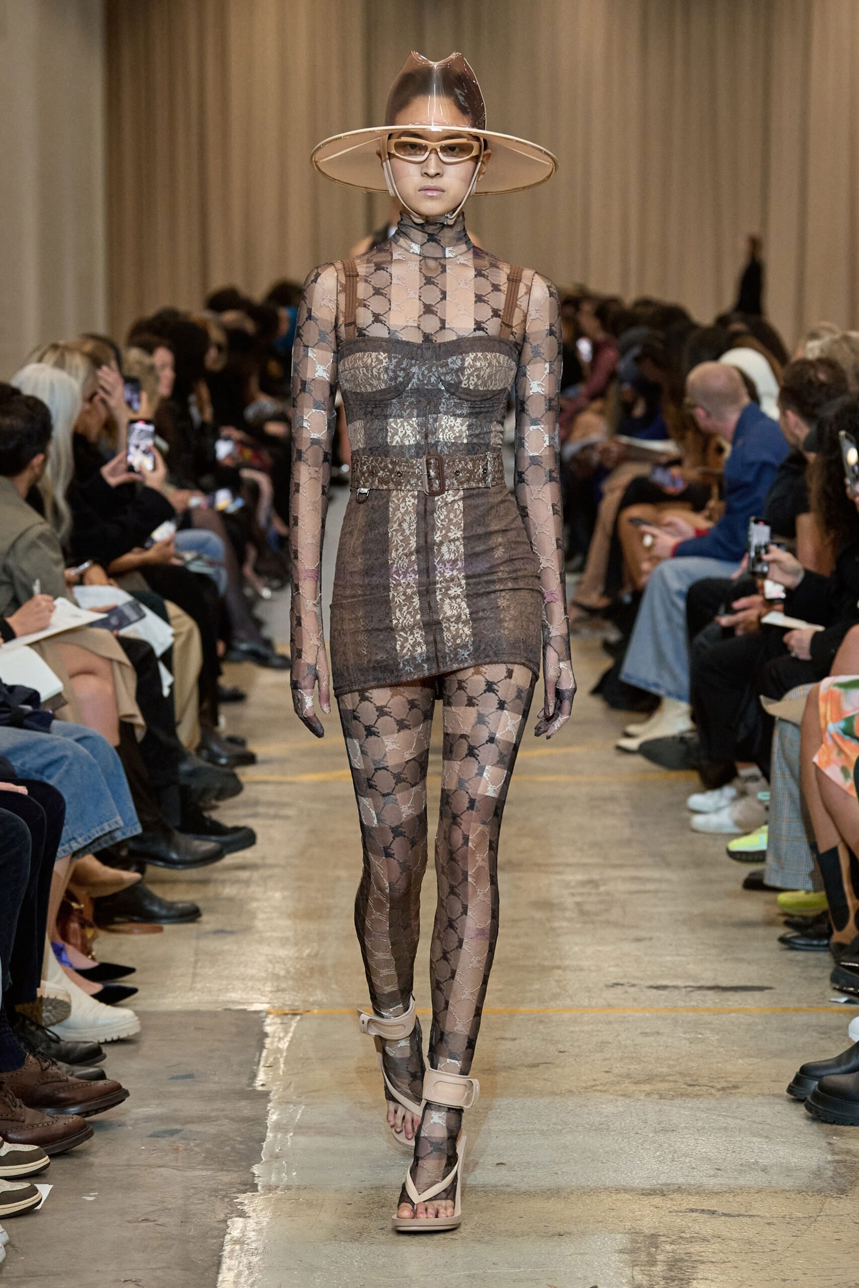 Burberry S/S 23 Look 550