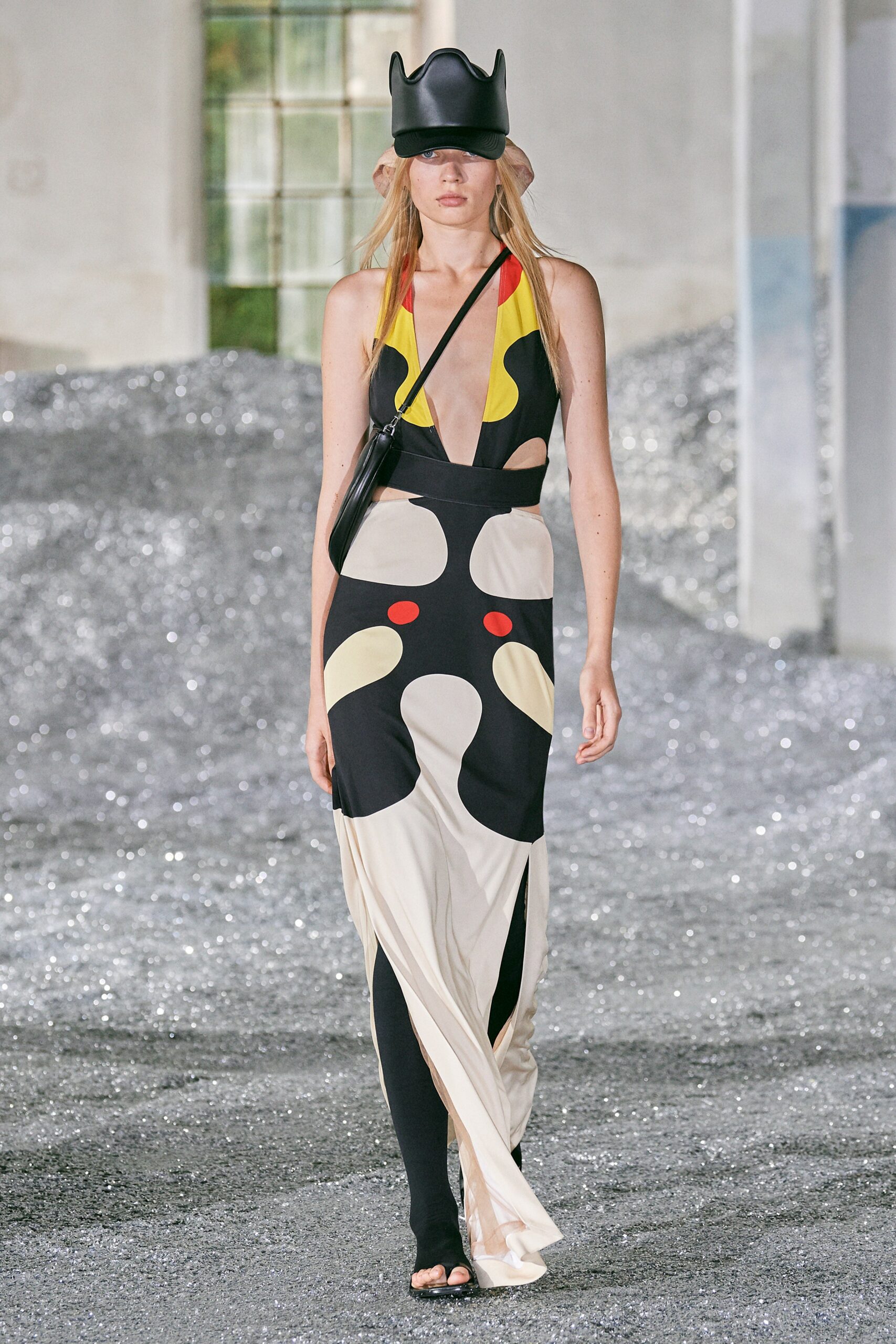 Burberry S/S 22 Look 583