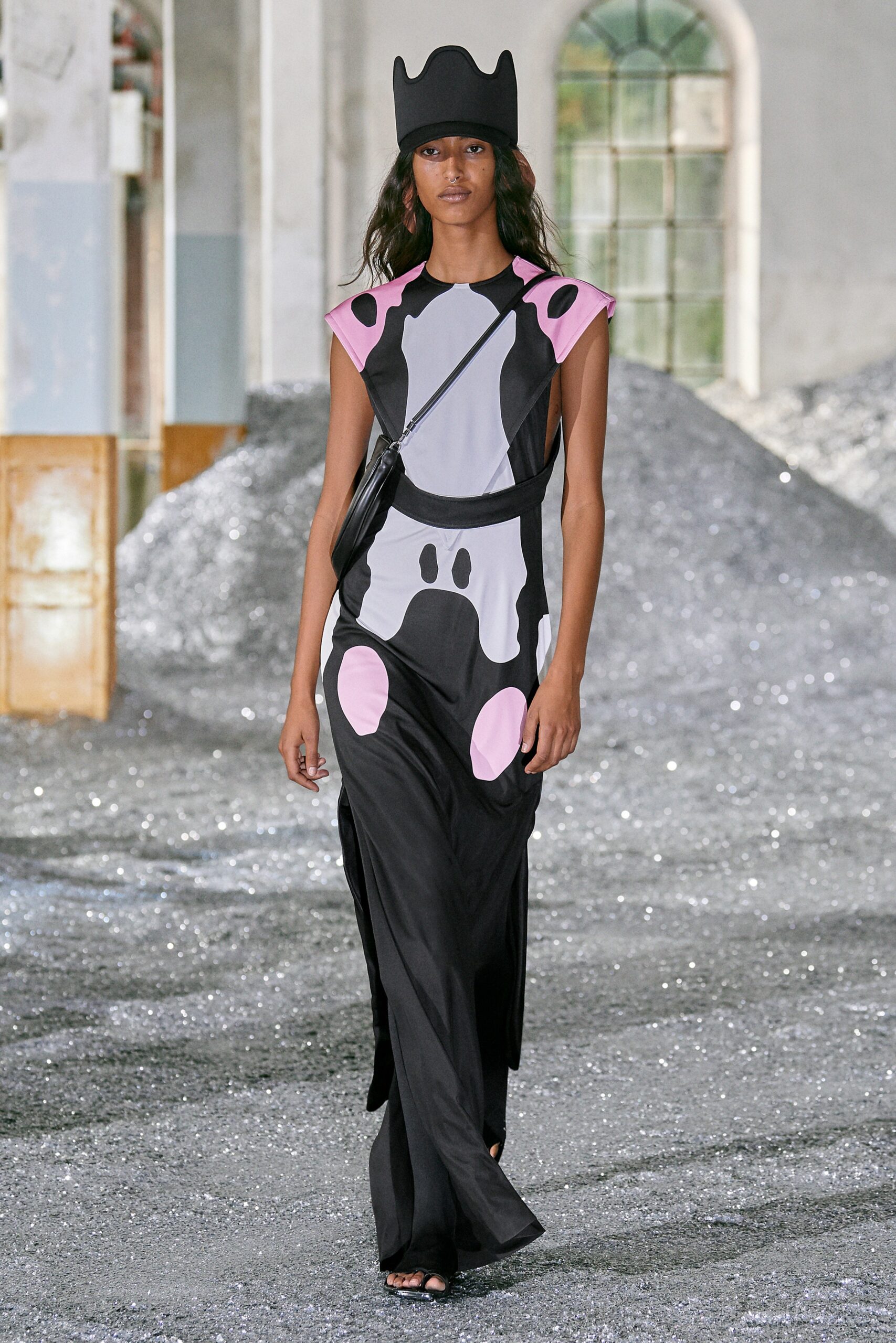 Burberry S/S 22 Look 614