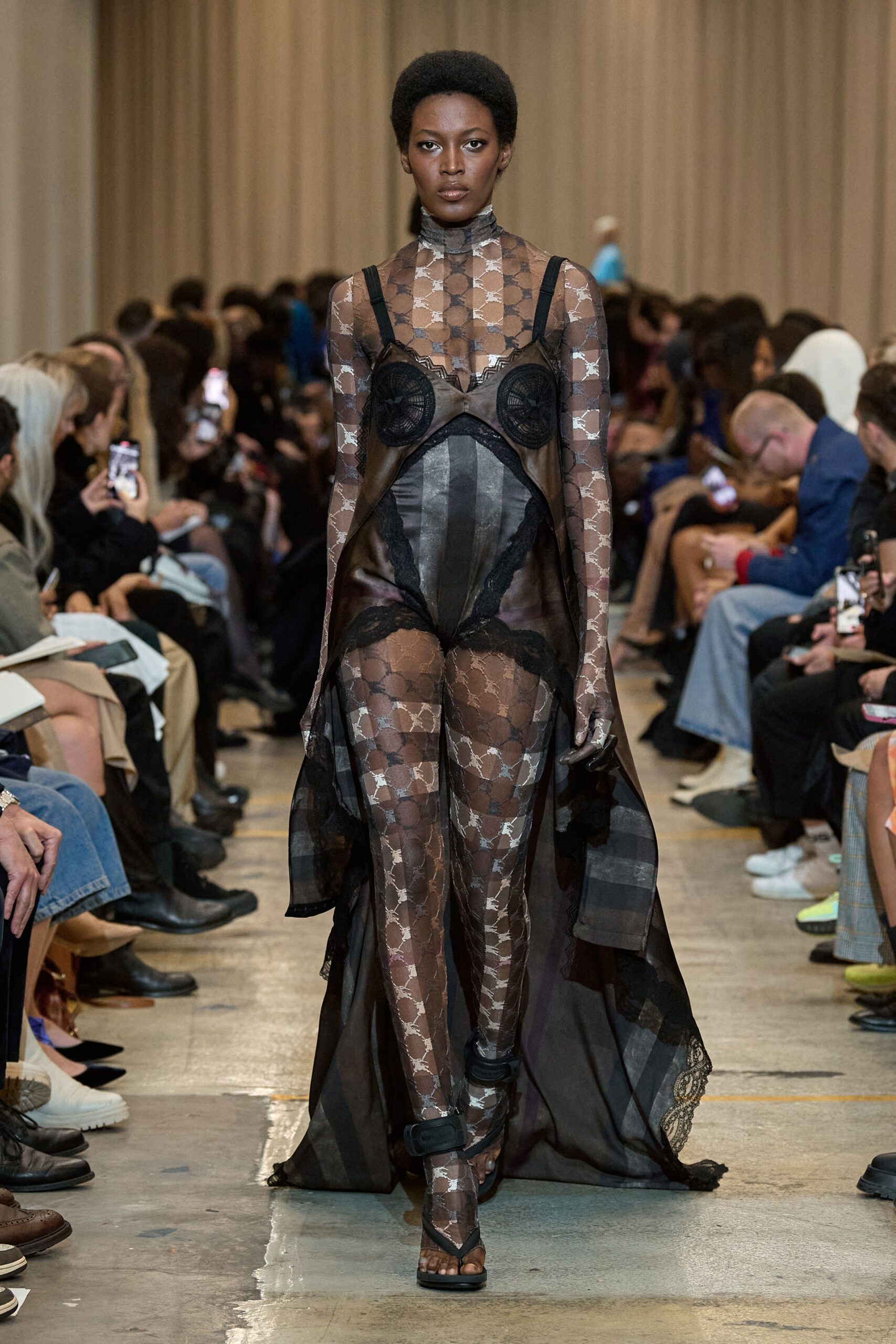 Burberry S/S 23 Look 745