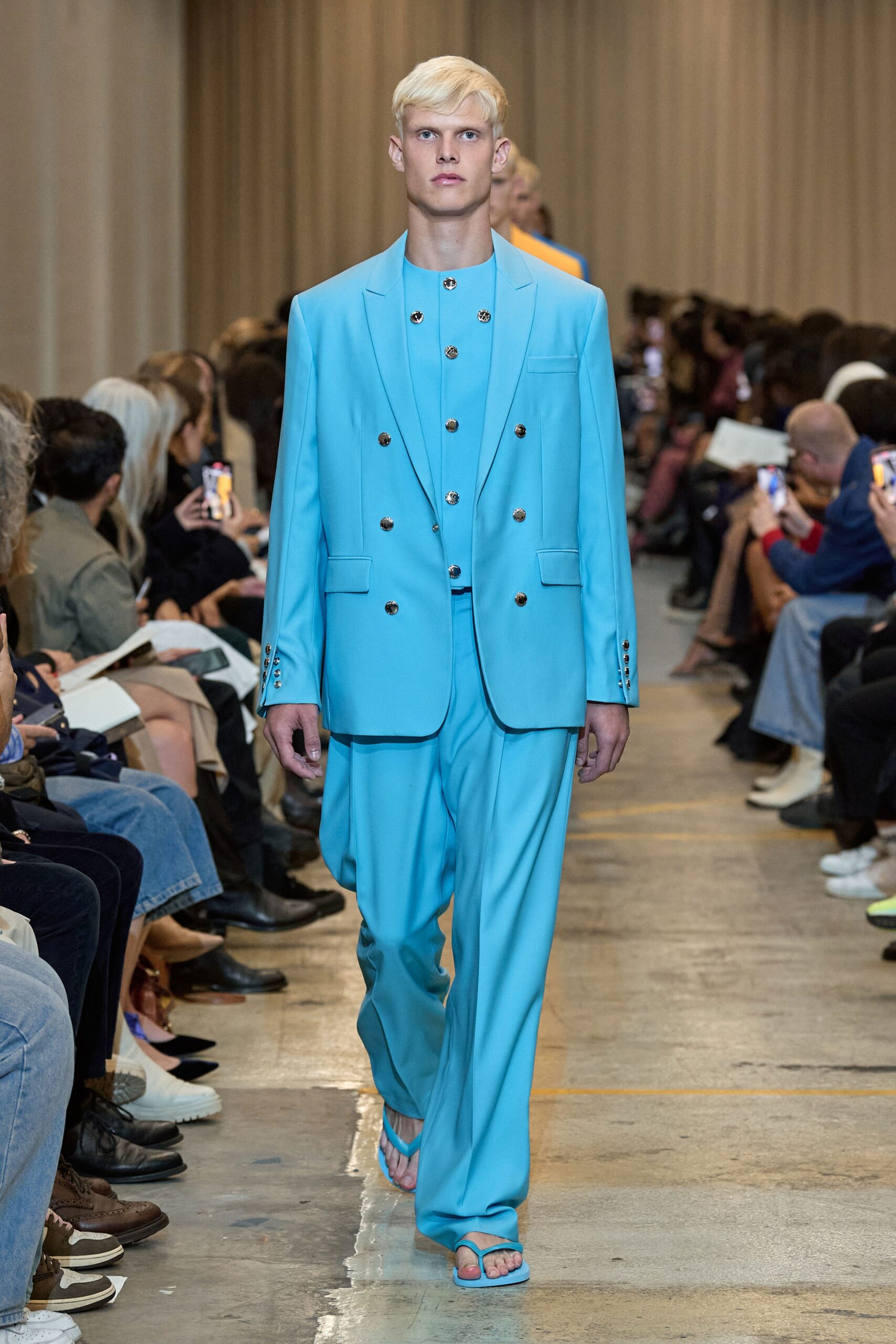 Burberry S/S 23 Look 825