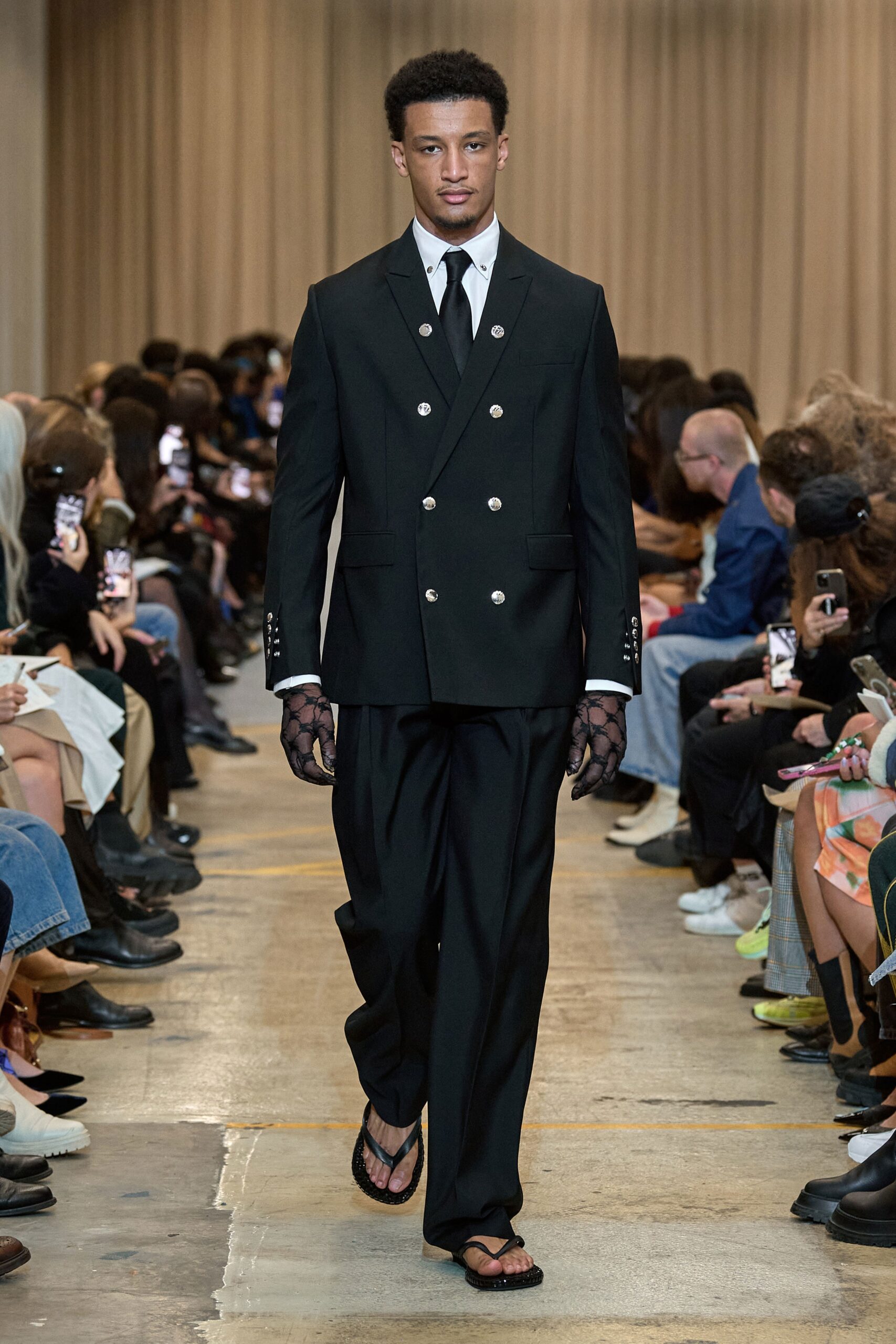 Burberry S/S 23 Look 904