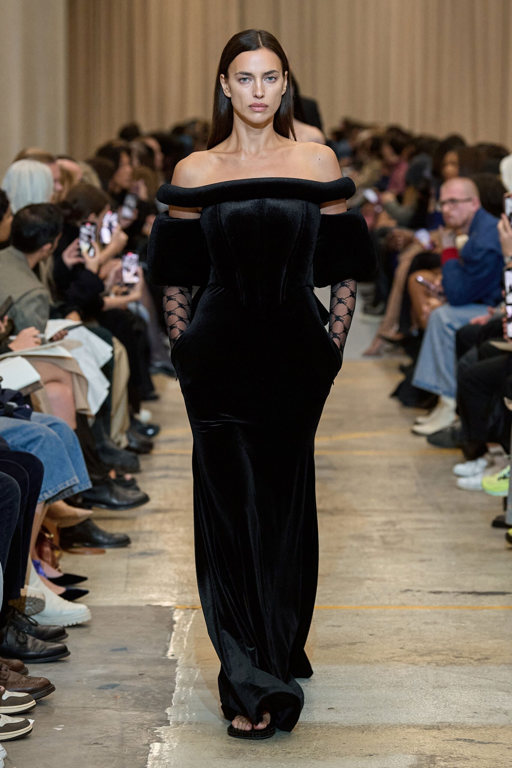 Burberry S/S 23 Look 933