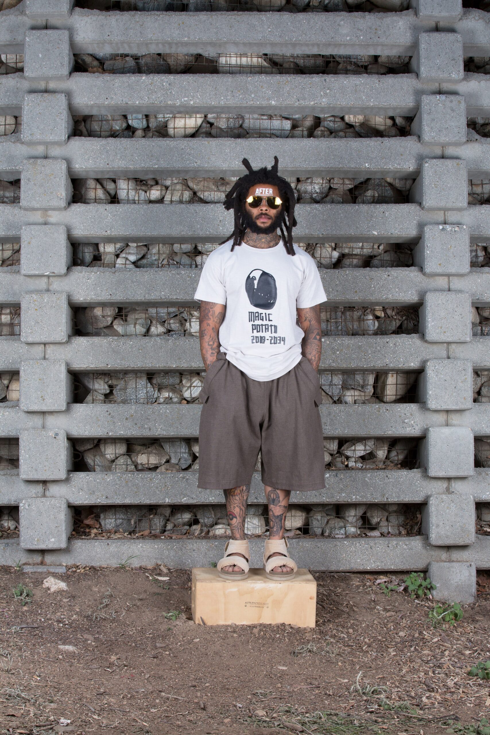 white printed short-sleeve t-shirt