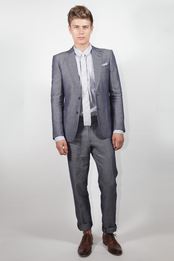 gray tailored single-breasted blazer