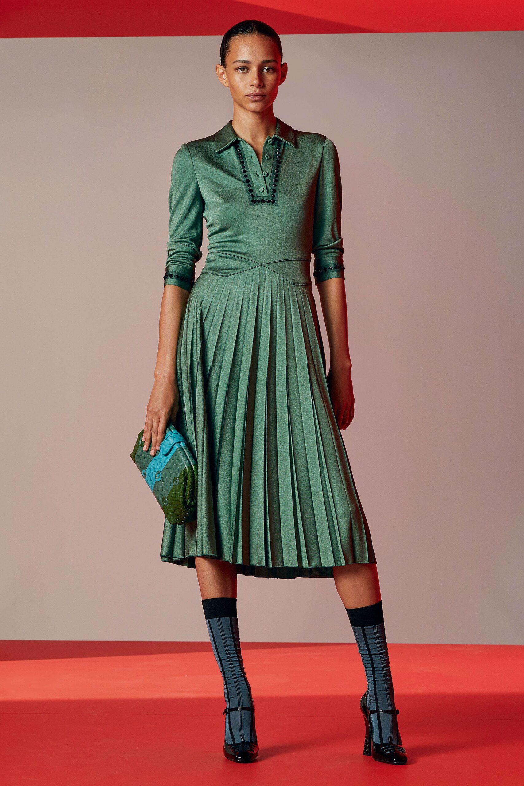 green unknown long-sleeve collared fitted pleated buttoned midi-dress