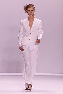 white tailored single-breasted blazer