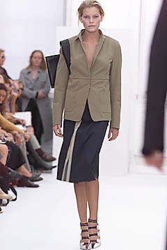 Burberry S/S 01 Look 136