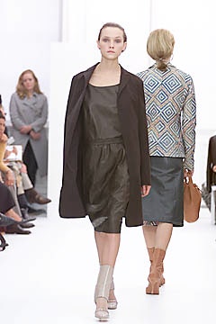Burberry S/S 01 Look 246