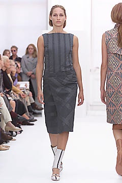 Burberry S/S 01 Look 270