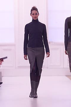 Burberry F/W 01 Look 25