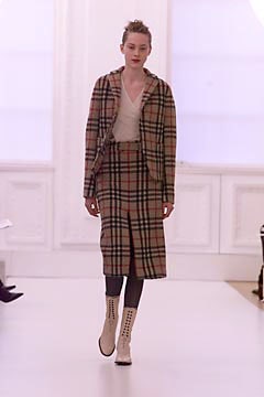 Burberry F/W 01 Look 139