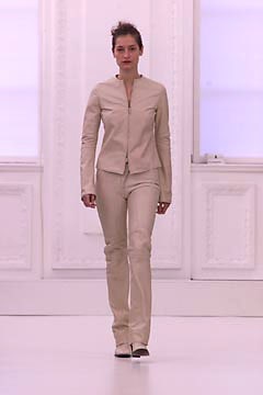 Burberry F/W 01 Look 186