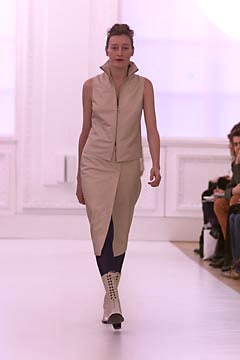 Burberry F/W 01 Look 191