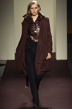 Burberry F/W 02 Look 140