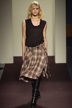 Burberry F/W 02 Look 145