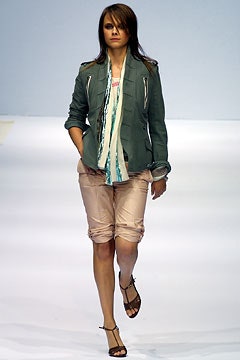 Burberry S/S 03 Look 1