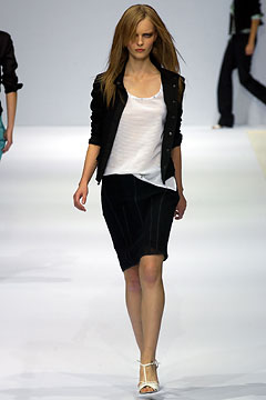 Burberry S/S 03 Look 100
