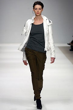 Burberry F/W 03 Look 85