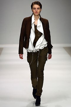 Burberry F/W 03 Look 97