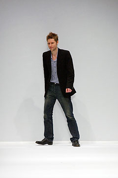 Burberry F/W 03 Look 218
