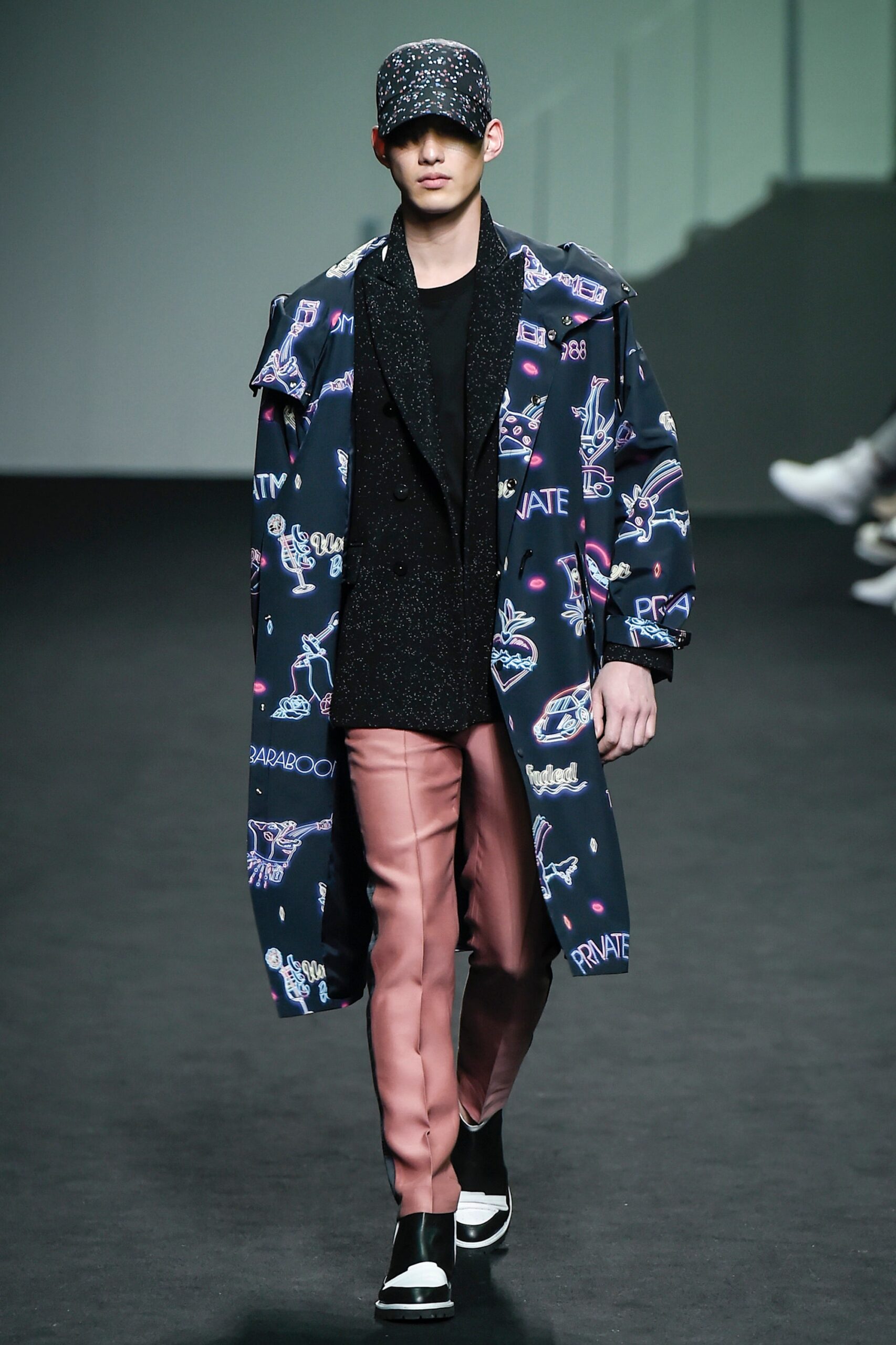 Beyond Closet Seoul F/W 16 Look 51