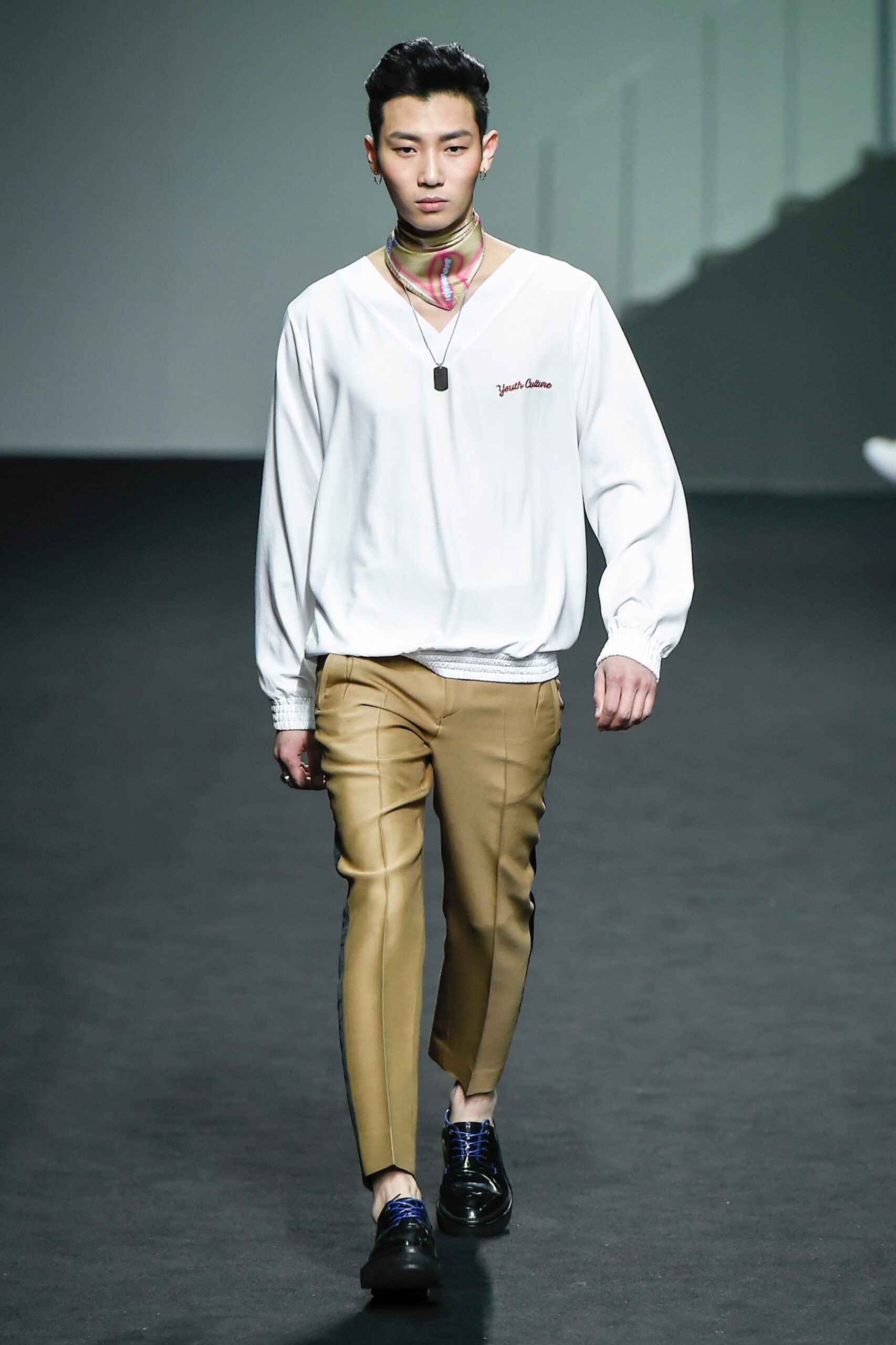 Beyond Closet Seoul F/W 16 Look 69