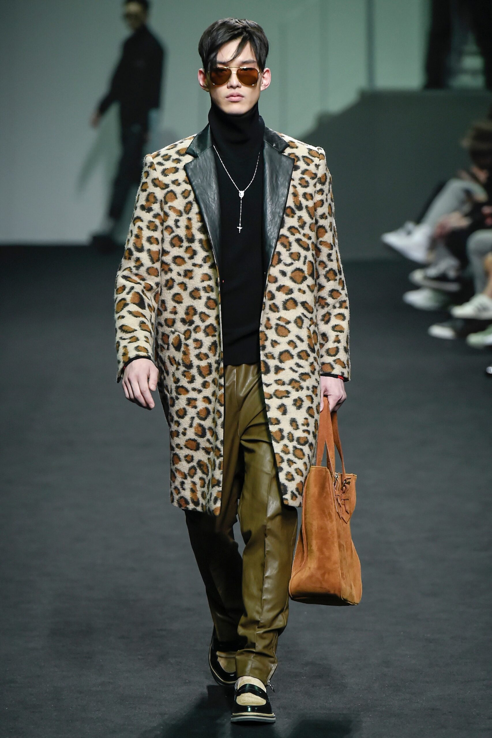 Beyond Closet Seoul F/W 16 Look 221