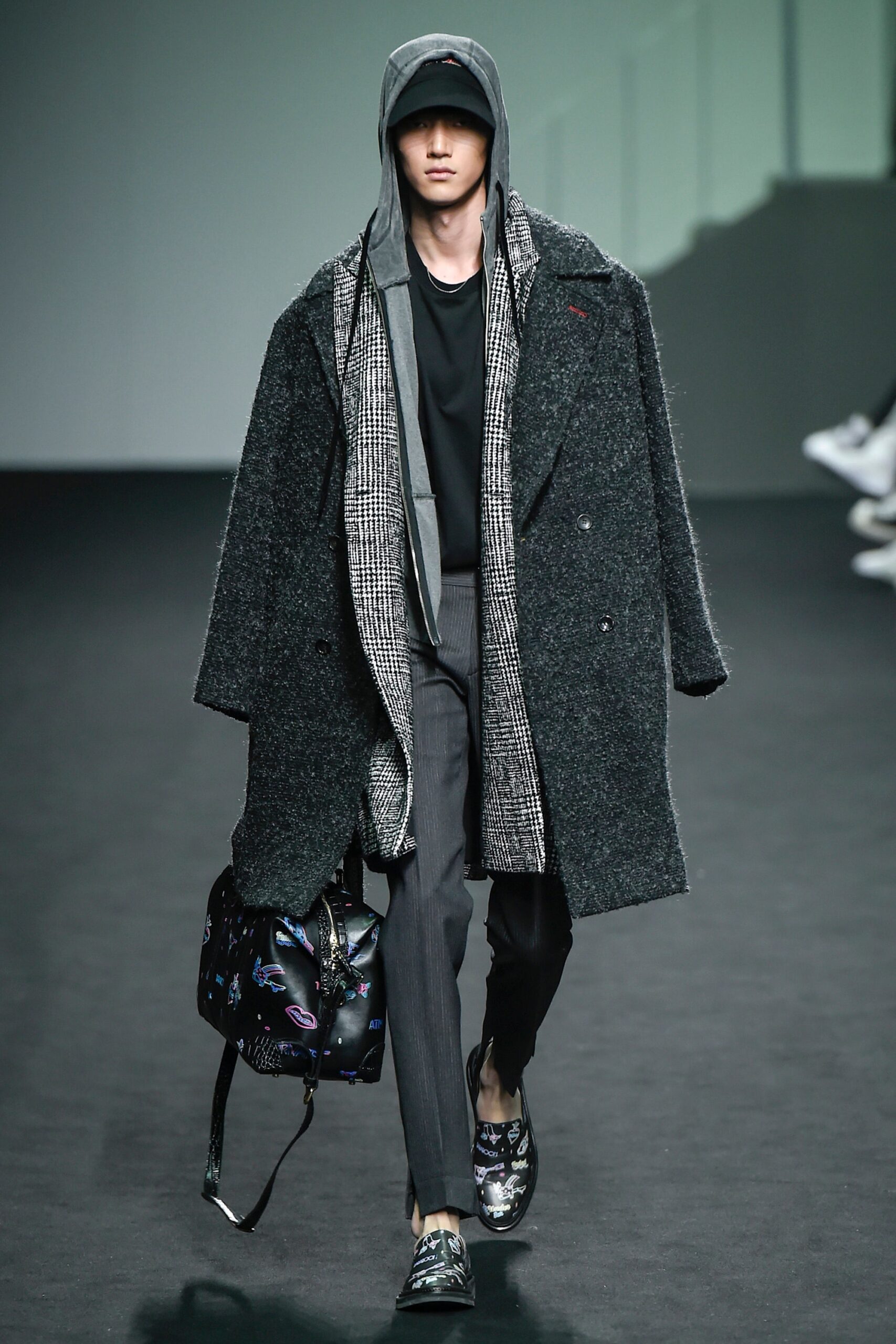 Beyond Closet Seoul F/W 16 Look 243