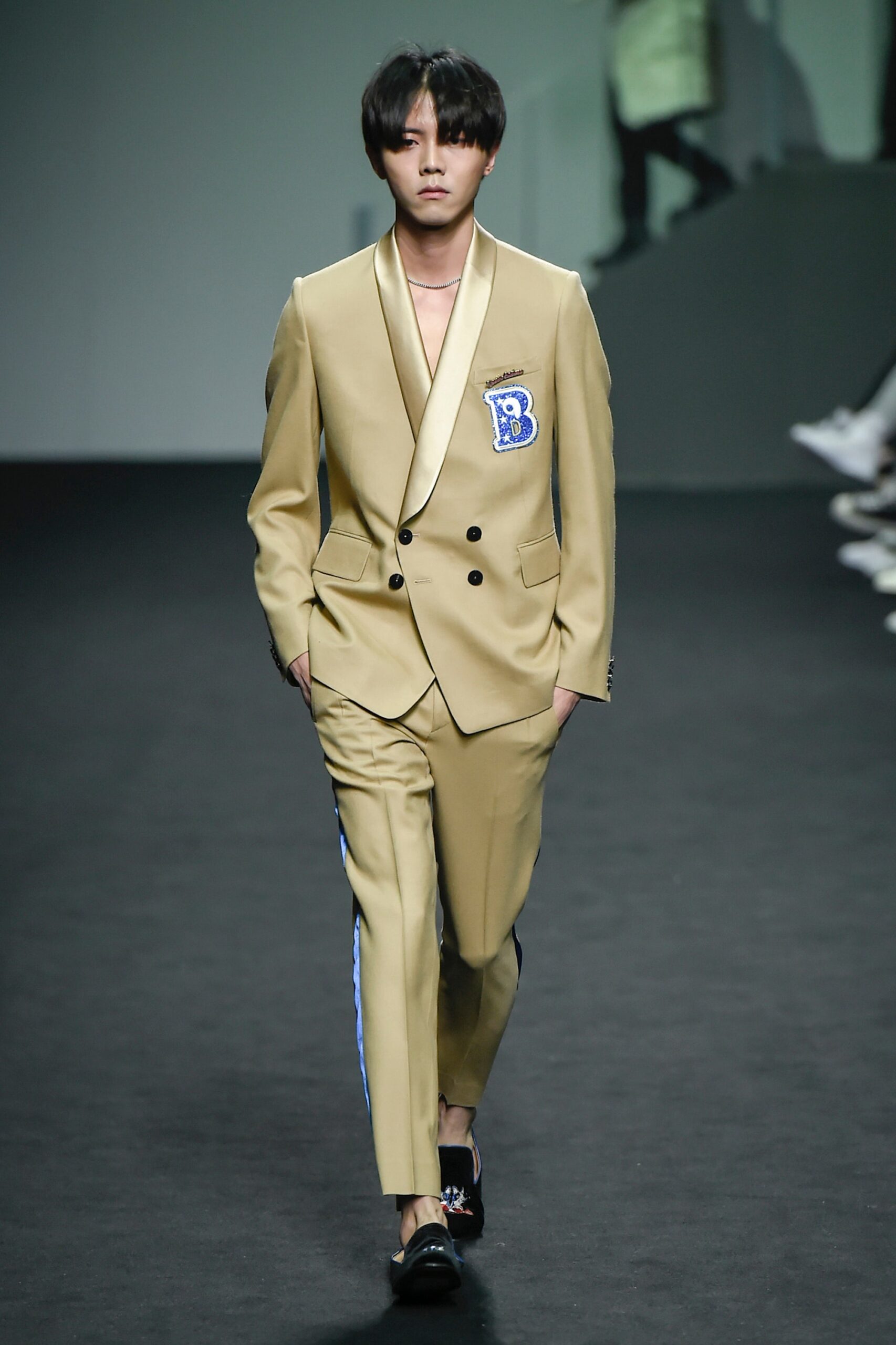 Beyond Closet Seoul F/W 16 Look 325