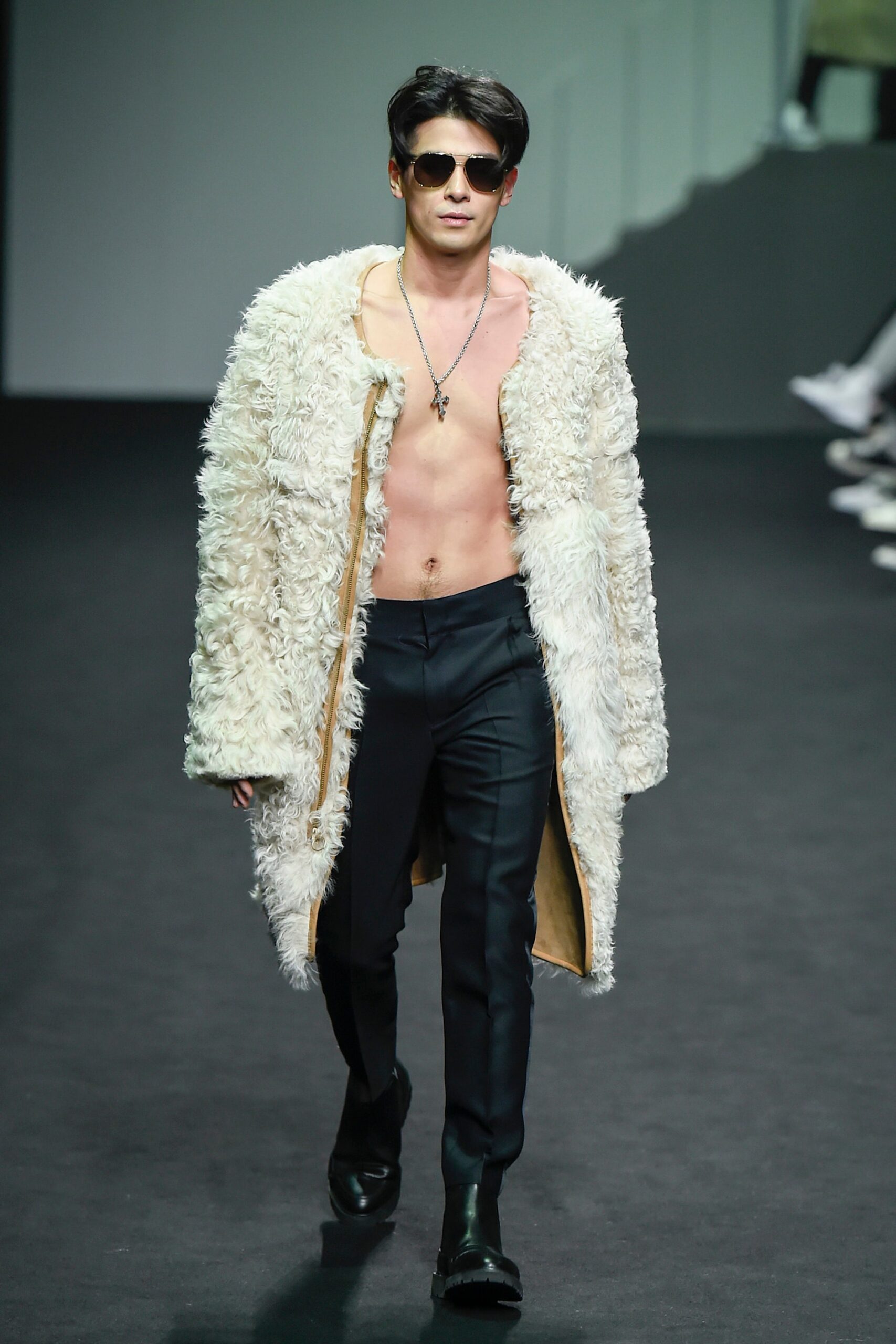 Beyond Closet Seoul F/W 16 Look 330
