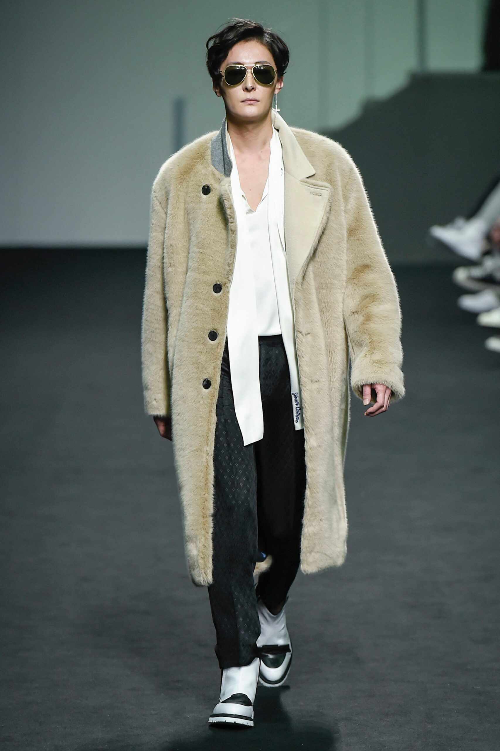 Beyond Closet Seoul F/W 16 Look 350