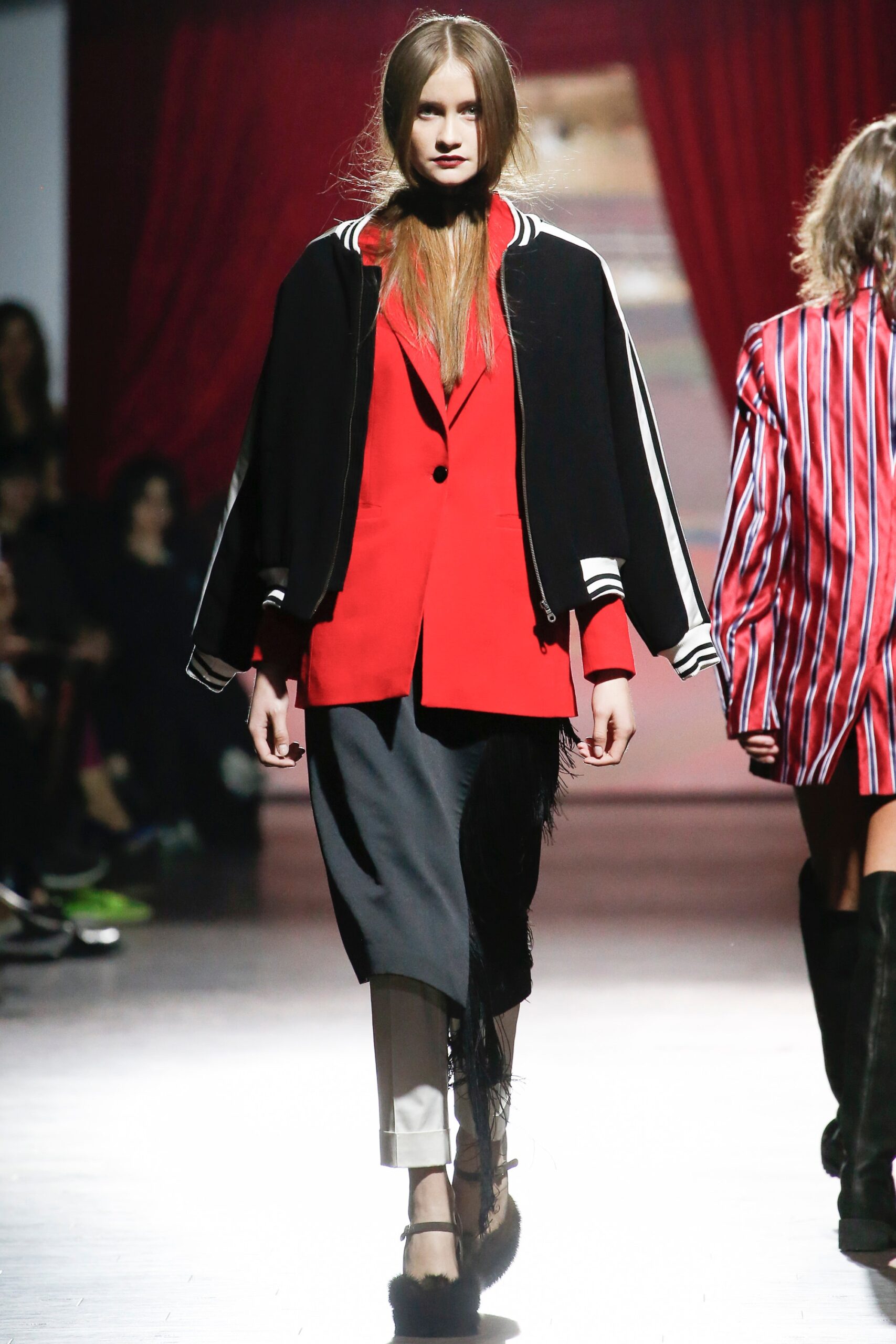 red single-breasted tailored blazer