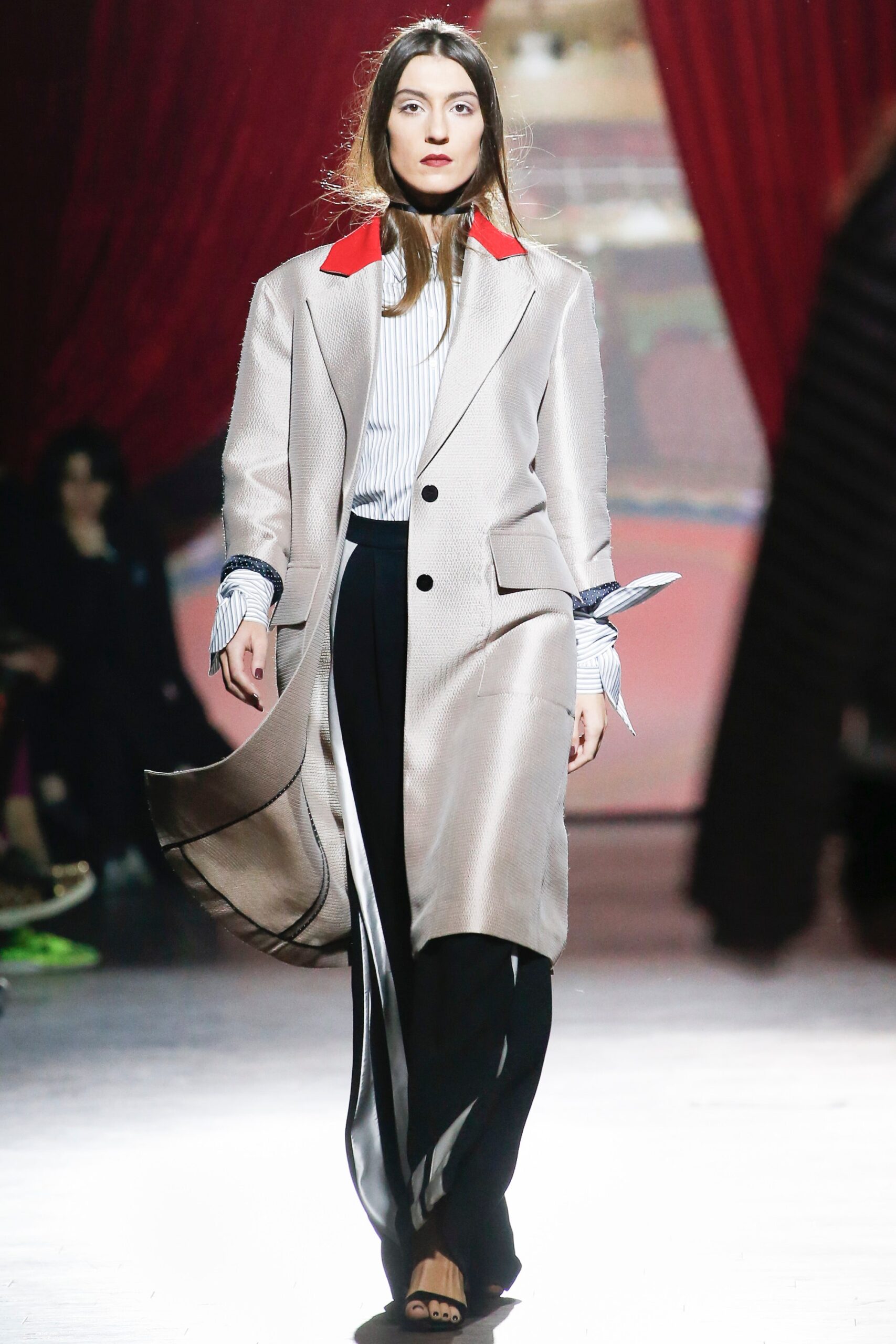 oversized beige single-breasted coat