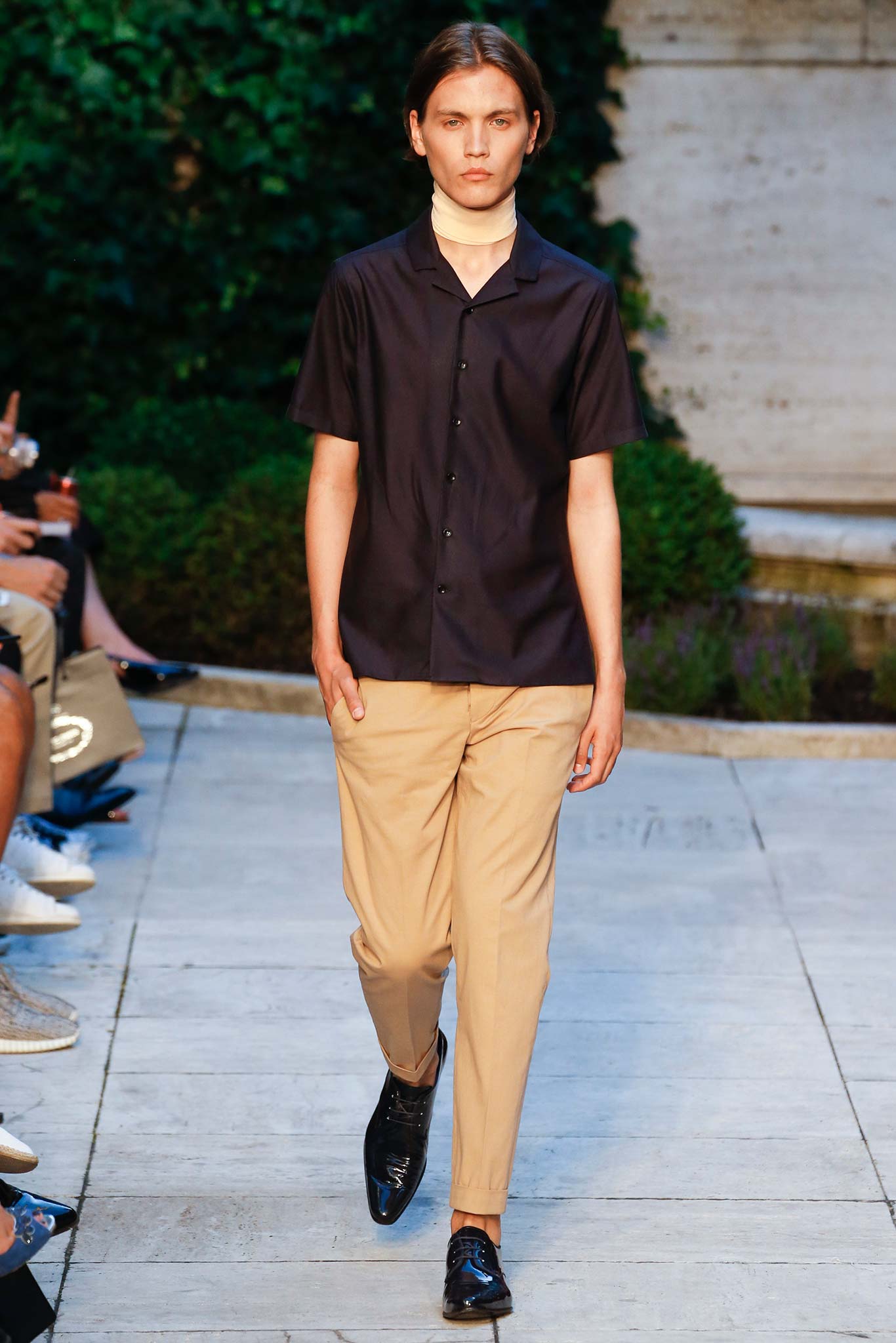black camp-collar short-sleeve shirt