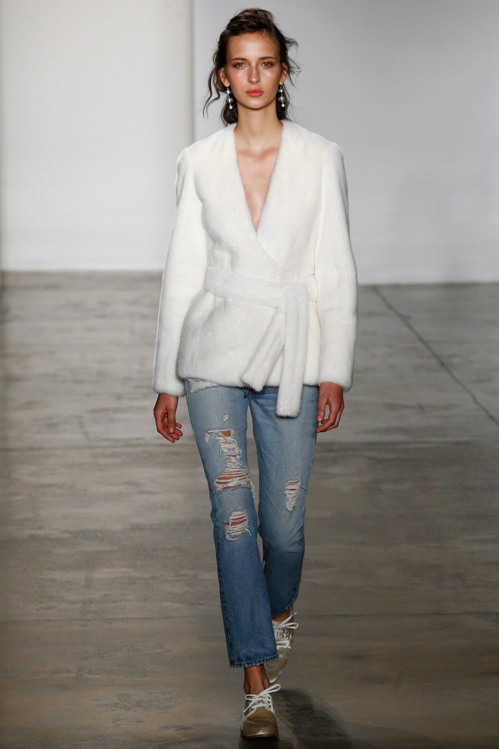 white fur long-sleeve v-neck belted knotted textured jacket