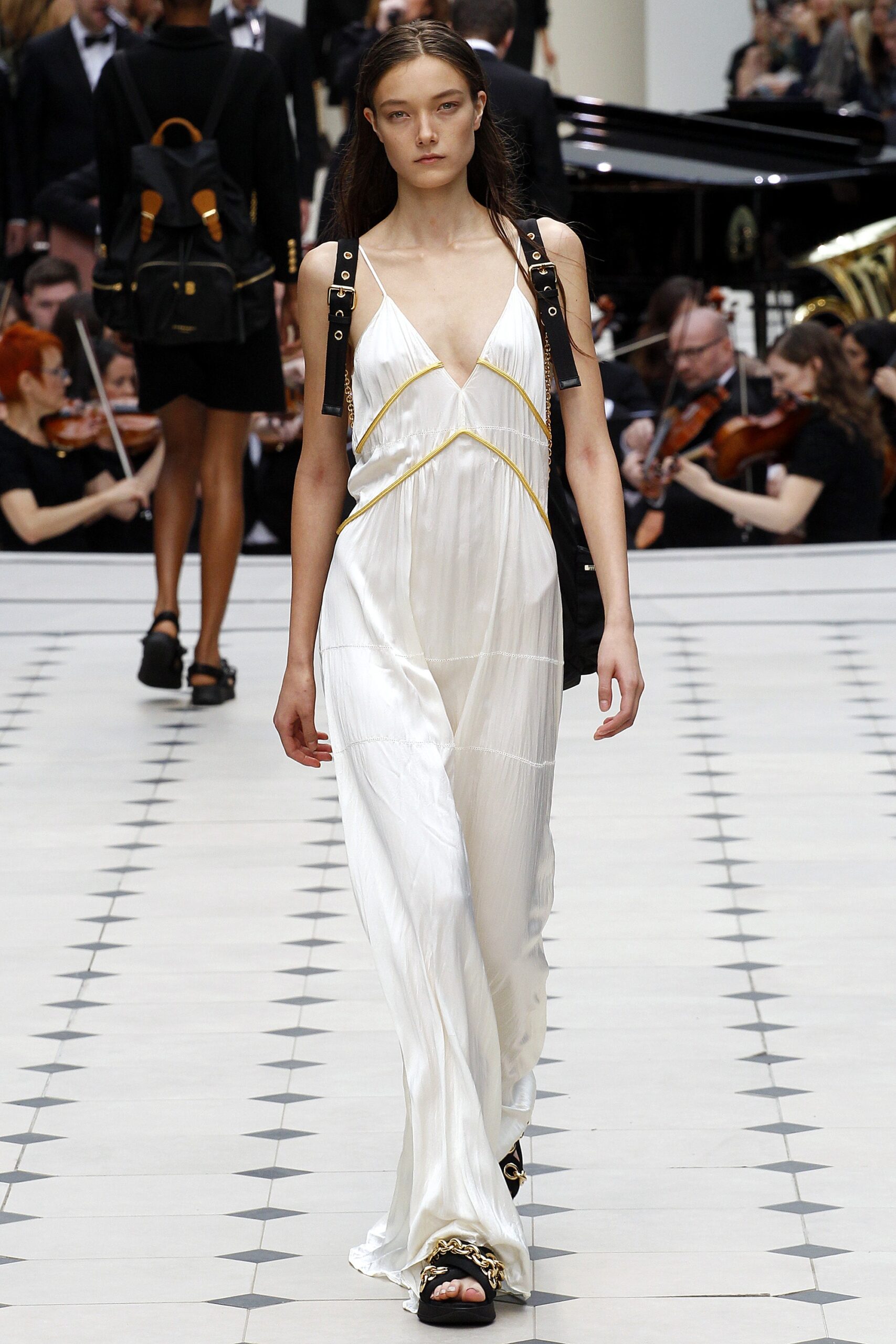 Burberry S/S 16 Look 118
