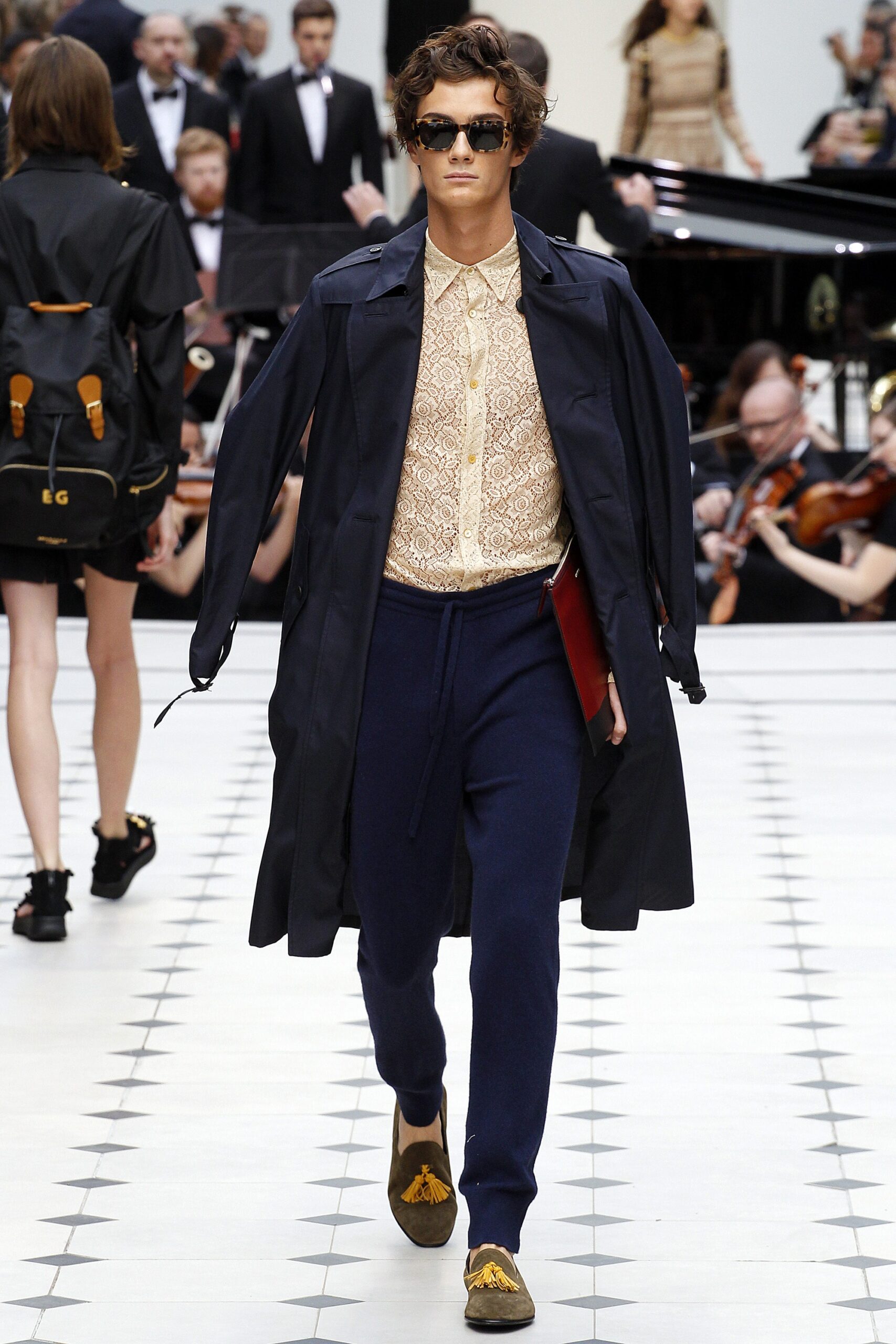 Burberry S/S 16 Look 201